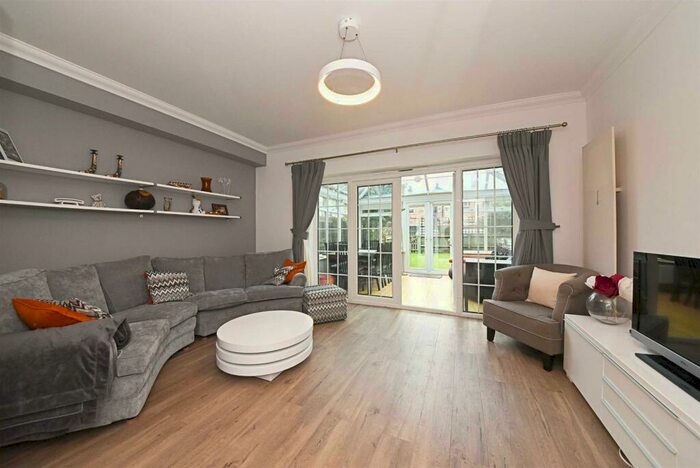 3 Bedroom End Of Terrace House To Rent In Coleridge Road, North Finchley, N12