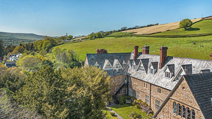 2 Bedroom Flat For Sale In Devon House, Bovey Tracey, TQ13