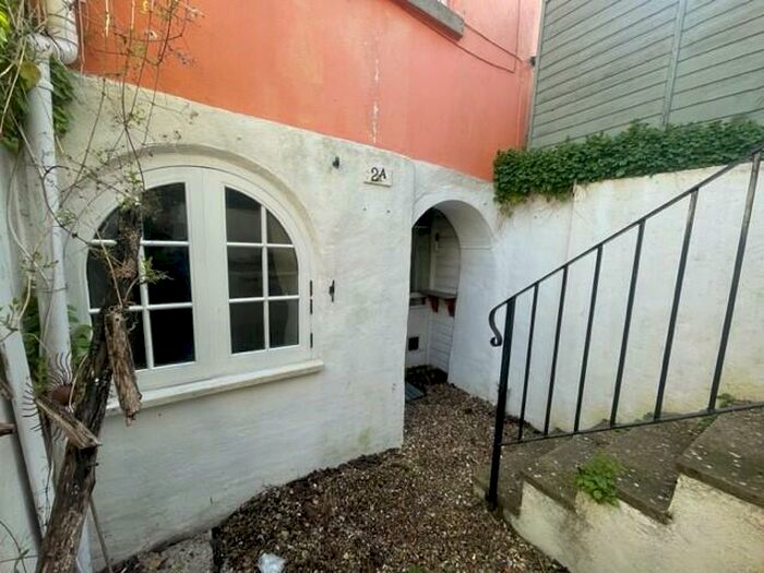 1 Bedroom Flat To Rent In York Terrace, Exeter, EX4