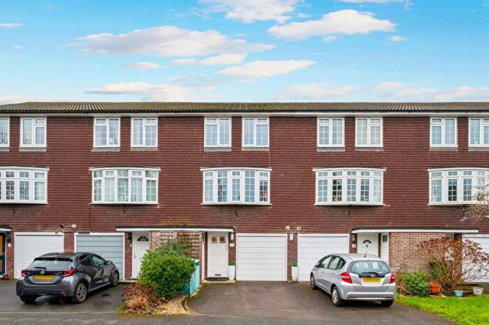 4 Bedroom Town House For Sale In Jason Close, Weybridge, KT13