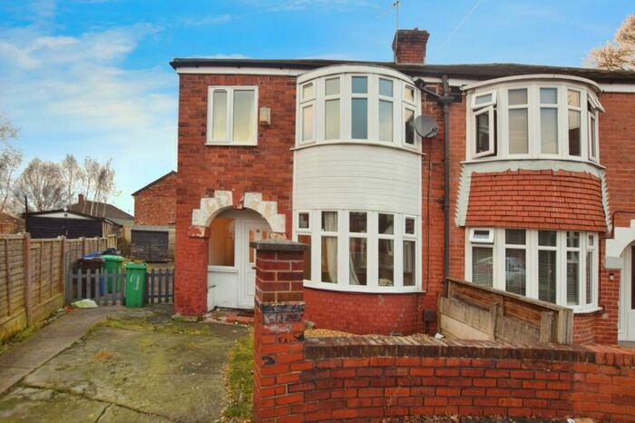 3 Bedroom Bungalow To Rent In Thirsfield Drive, Clayton, Manchester, M11