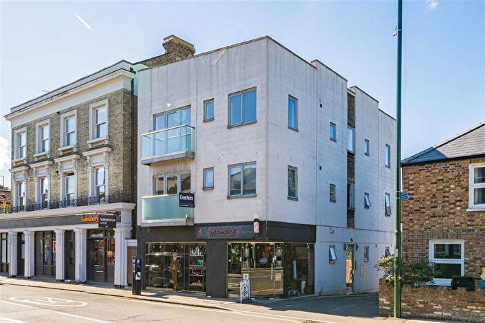 1 Bedroom Flat For Sale In High Street, Hampton Wick, KT1