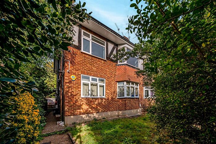 2 Bedroom Maisonette For Sale In Mill Vale, Shortlands, Bromley, BR2