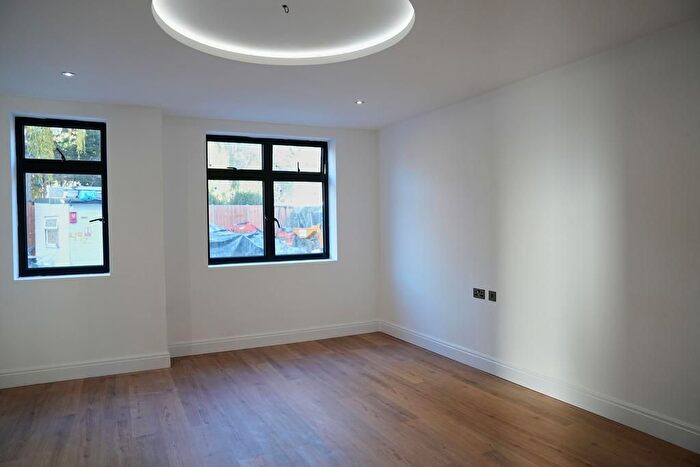 4 Bedroom Semi Detached House To Rent In Lampton Road, Hounslow, TW3
