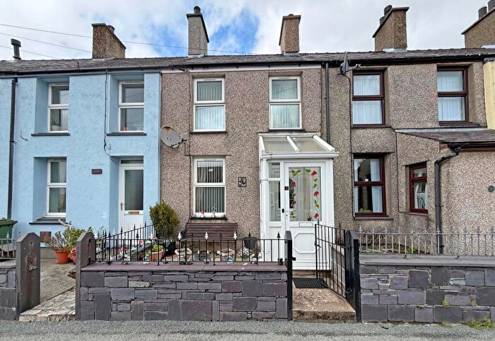 2 Bedroom Terraced House For Sale In Deiniolen, Caernarfon, Gwynedd, LL55