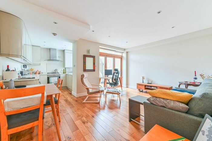 1 Bedroom Maisonette To Rent In Byrne Road, Balham, London, SW12