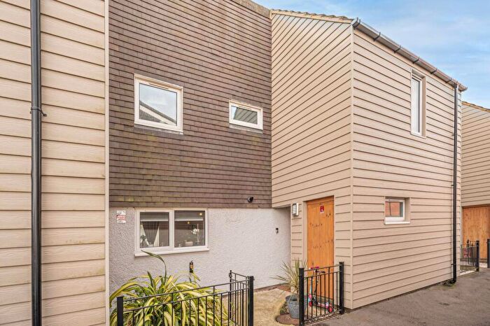 4 Bedroom Terraced House To Rent In Darcy Close, Whetstone, London, N20