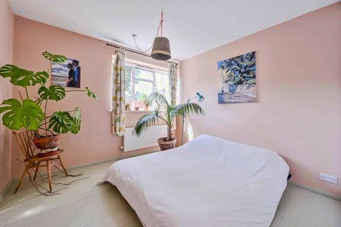 1 Bedroom Flat To Rent In Bargery Road, Catford, London, SE6