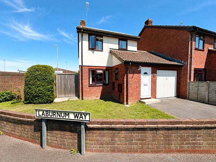 3 Bedroom Link Detached House For Sale In Laburnum Way, Yeovil, BA20