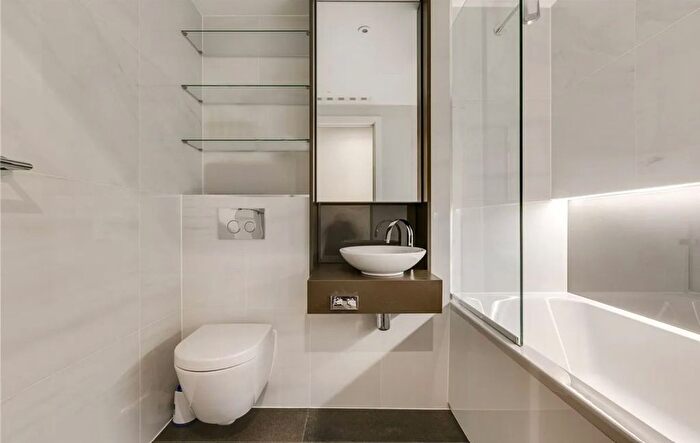 2 Bedroom Flat To Rent In Chronicle Tower, B City Road, London, EC1V