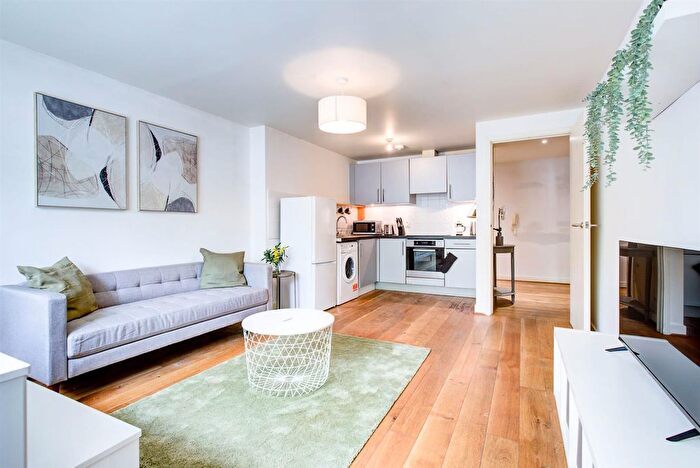 3 Bedroom Flat To Rent In Lanherne Gate, The Downs, Wimbledon, SW20