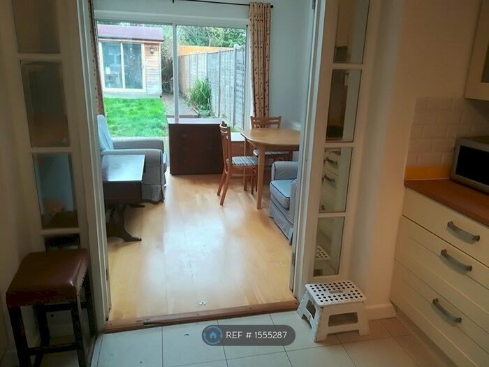 2 Bedroom Flat To Rent In Azalea Avenue, Kidlington, OX5