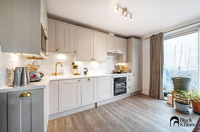 2 Bedroom Flat For Sale In Addiscombe Grove, Croydon, CR0