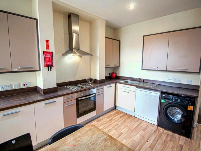 5 Bedroom Flat To Rent In St. John Street, London, EC1V