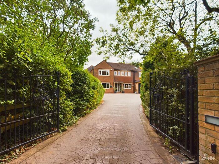 5 Bedroom Detached House For Sale In The Avenue, Burton Upon Stather, DN15