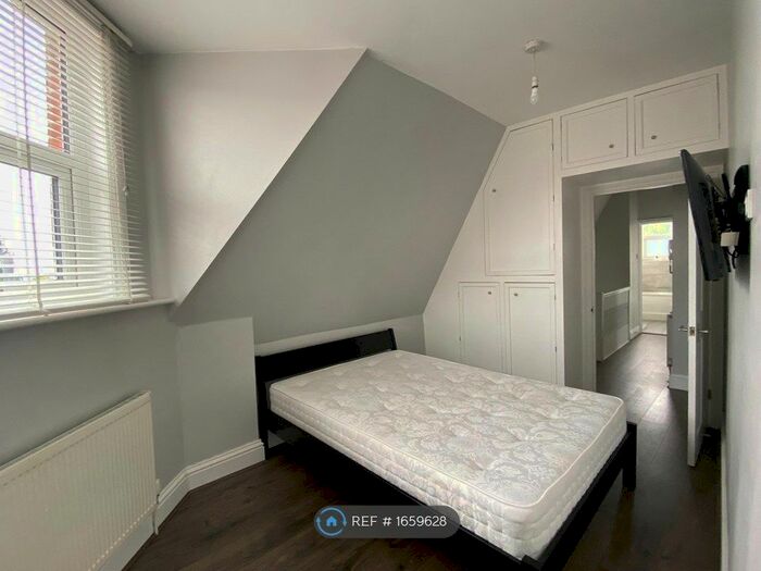 1 Bedroom Flat To Rent In Gleneagle Road, London, SW16