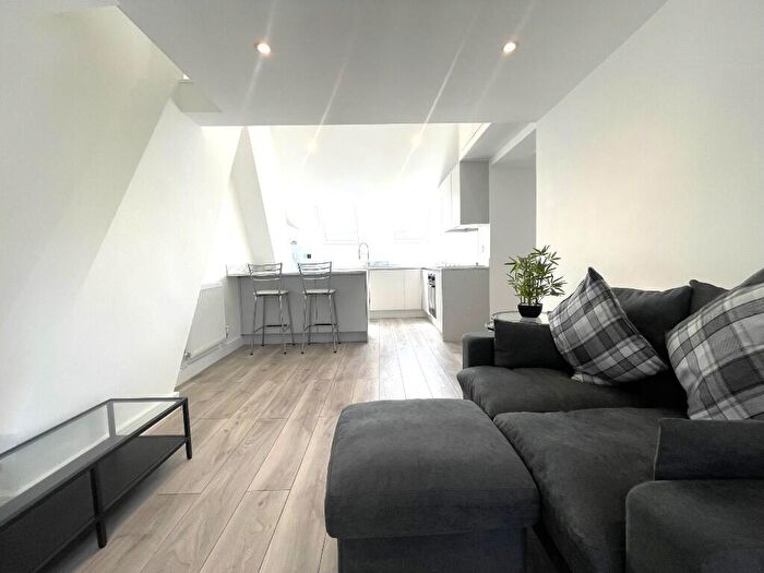 Studio To Rent In Dunstan Road, Golders Green London, NW11