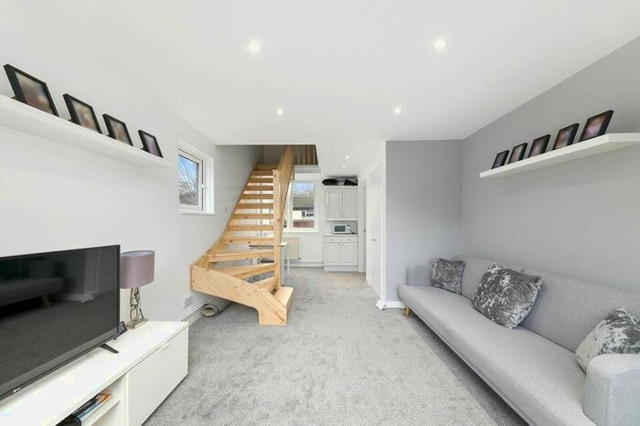 1 Bedroom Flat To Rent In East Smithfield, London, E1W