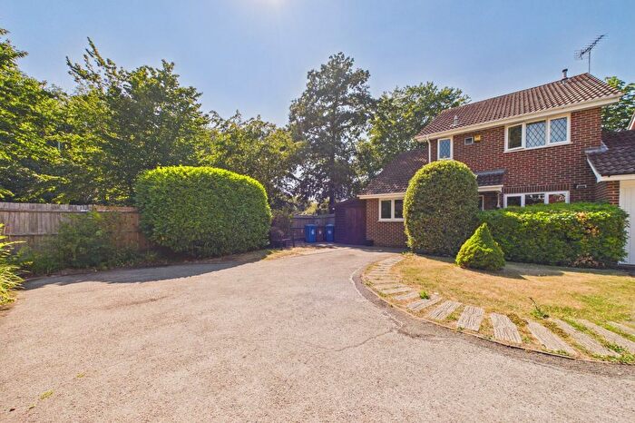 4 Bedroom Link Detached House For Sale In Picket Post Close, Bracknell, Berkshire, RG12