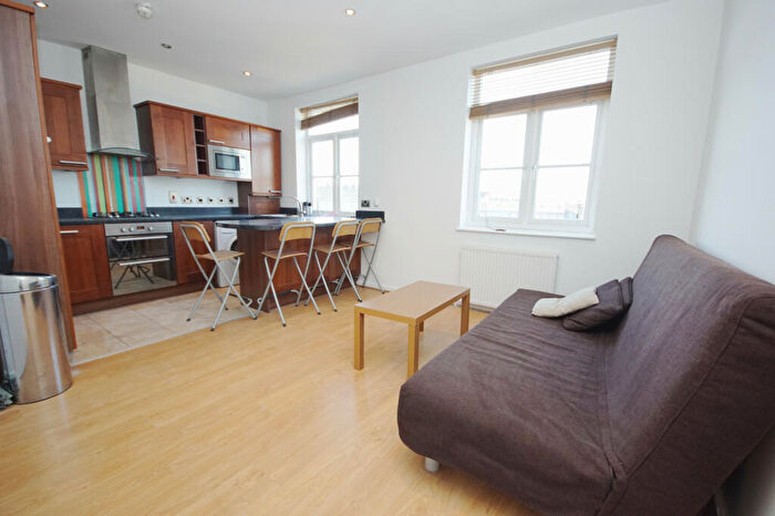 2 Bedroom Apartment To Rent In Chapel Market, Angel, N1