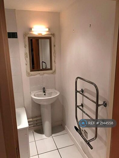 1 Bedroom Flat To Rent In Queens Court, Hull, HU1