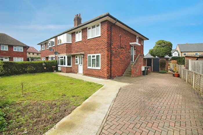 2 Bedroom Flat For Sale In Top Stone Close, Burton Salmon, Leeds, LS25