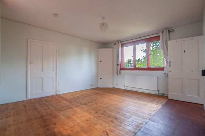 1 Bedroom Flat To Rent In Abbot Road, Benchway, GU1