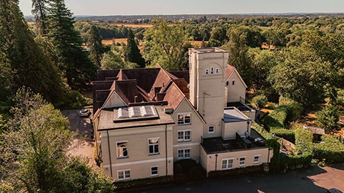 2 Bedroom Flat For Sale In Coopers Hill Road, Nutfield, Redhill, RH1