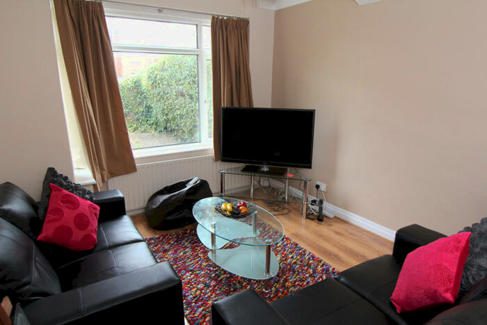 4 Bedroom House To Rent In Kelso Gardens, Leeds, LS2