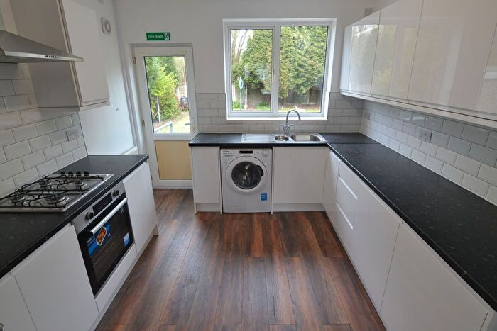 4 Bedroom Bungalow For Sale In Churchill Road, Walsall, WS2