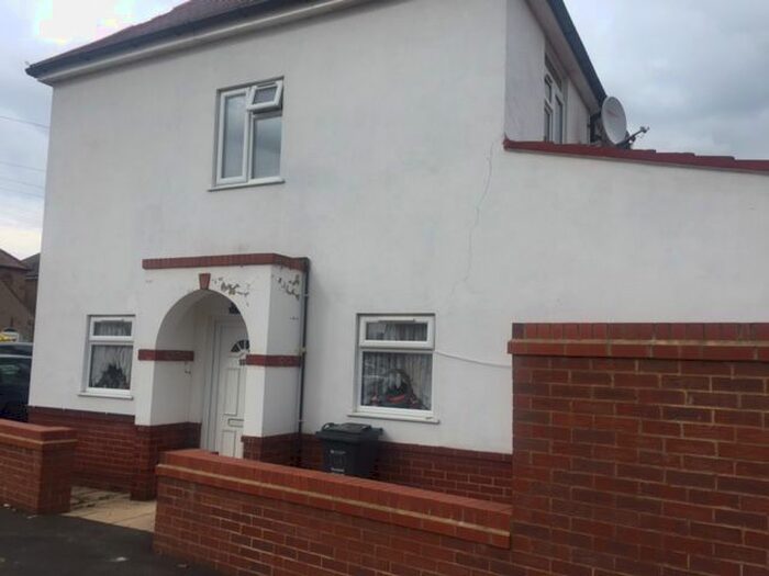4 Bedroom End Of Terrace House To Rent In Chatsworth Crescent, Hounslow, TW3