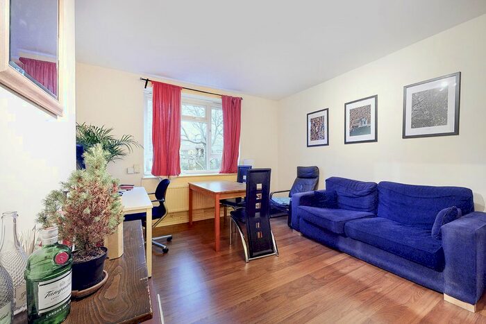 3 Bedroom Flat To Rent In Tudor Court King Henry's Walk, Islington N1