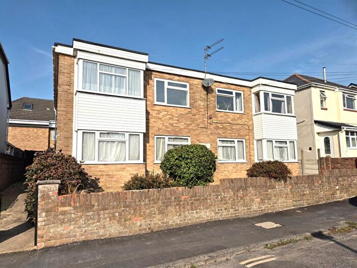 2 Bedroom Maisonette For Sale In Croft Road, Poole, BH12