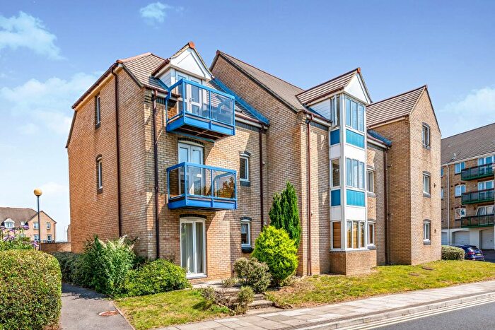 2 Bedroom Apartment To Rent In Atlantic Close, Ocean Village, SO14