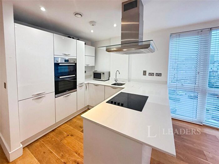 2 Bedroom Flat To Rent In Maritime Walk, Ocean Village, Southampton, SO14