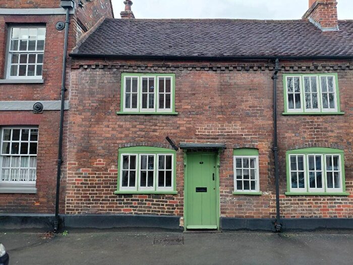 2 Bedroom Terraced House To Rent In High Street, HP14