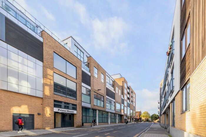 2 Bedroom Flat To Rent In Banister Road, London, W10