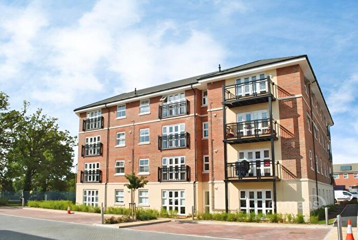 2 Bedroom Flat To Rent In Honington Mews, Farnborough, Hampshire, GU14