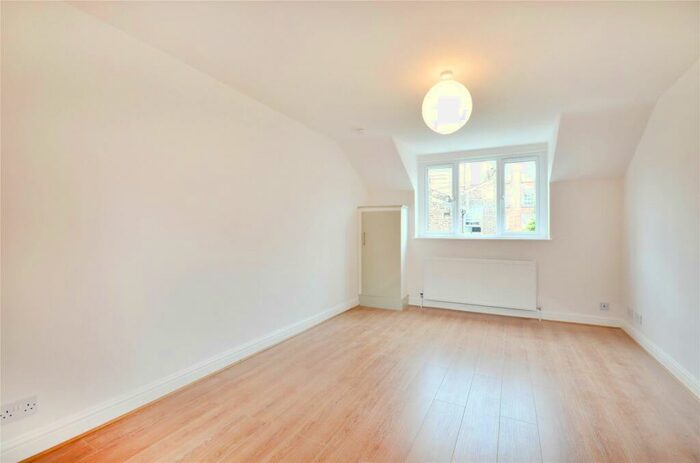 2 Bedroom Flat To Rent In Ryder Mews, Homerton, E9