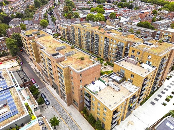 1 Bedroom Flat For Sale In Cooper Court, Smithfield Square, Hornsey, N8