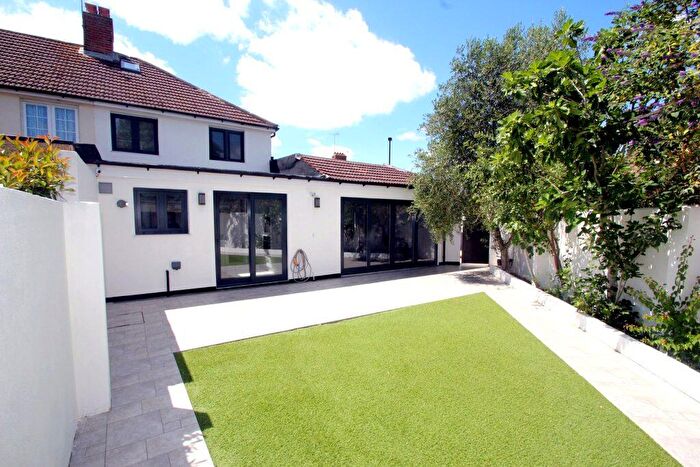 3 Bedroom End Of Terrace House For Sale In Croft Road, Enfield, EN3