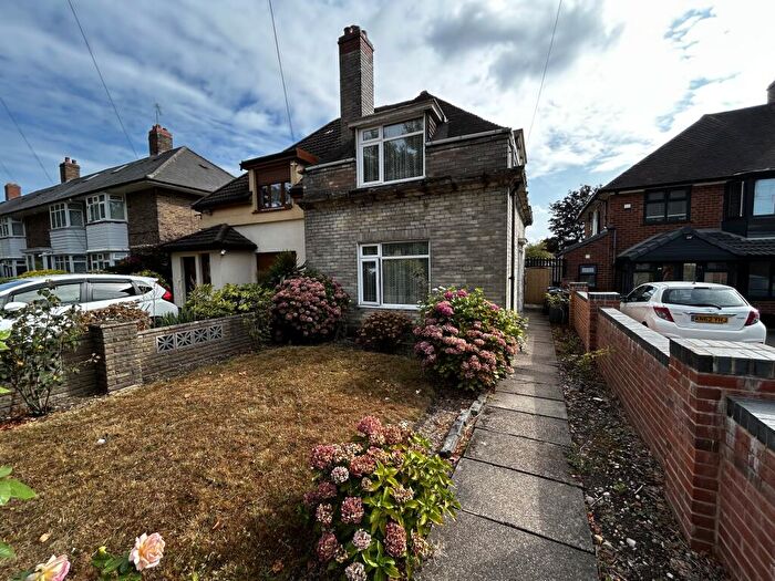 3 Bedroom Semi-Detached House For Sale In The Ridgeway, Birmingham, B23