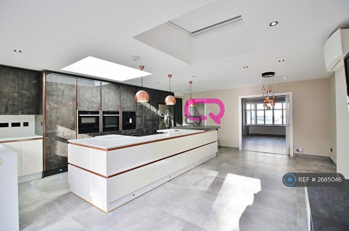 4 Bedroom Terraced House To Rent In Springfield Drive, Ilford, IG2