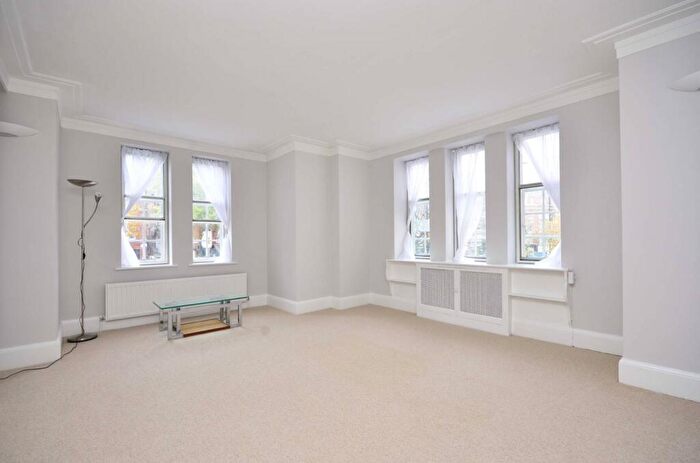 4 Bedroom Flat To Rent In Hillside Court, West Hampstead, London, NW3