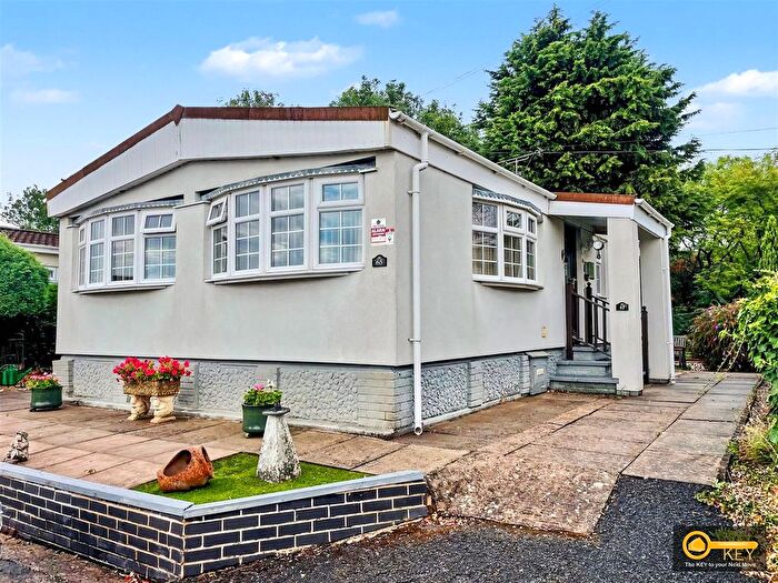 3 Bedroom Park Home For Sale In Mill Farm Park, Bulkington, Bedworth, CV12