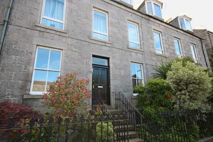2 Bedroom Property To Rent In Chattan Place Aberdeen, AB10