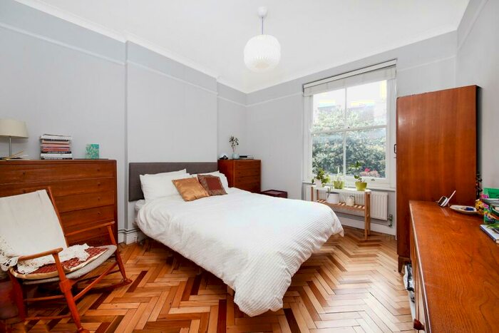 3 Bedroom Flat To Rent In New Cross Road, London, Greater London, SE14