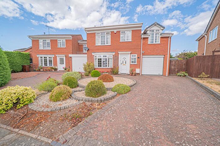 4 Bedroom Detached House For Sale In Holbeche Road, Knowle, B93