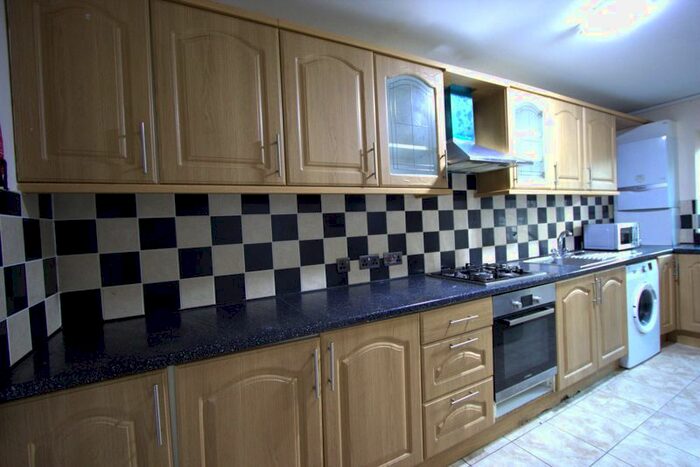 4 Bedroom Property To Rent In Duckett Street, London, E1