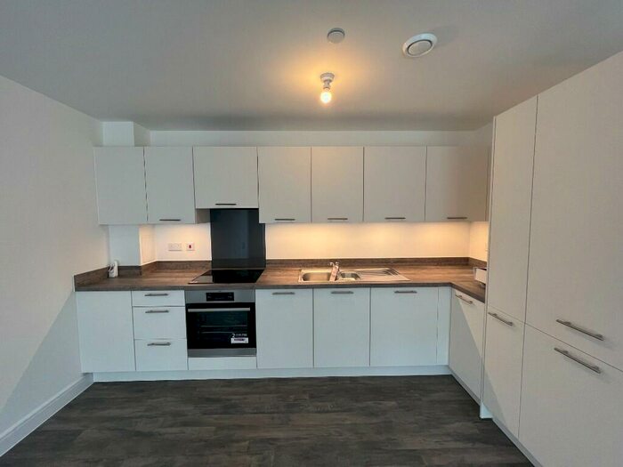 2 Bedroom Flat To Rent In Wharf Road, Chelmsford, Essex, CM2